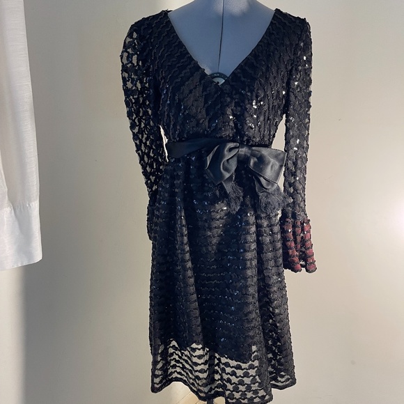Elegant vintage sequin long sleeve bow dress - Picture 2 of 8